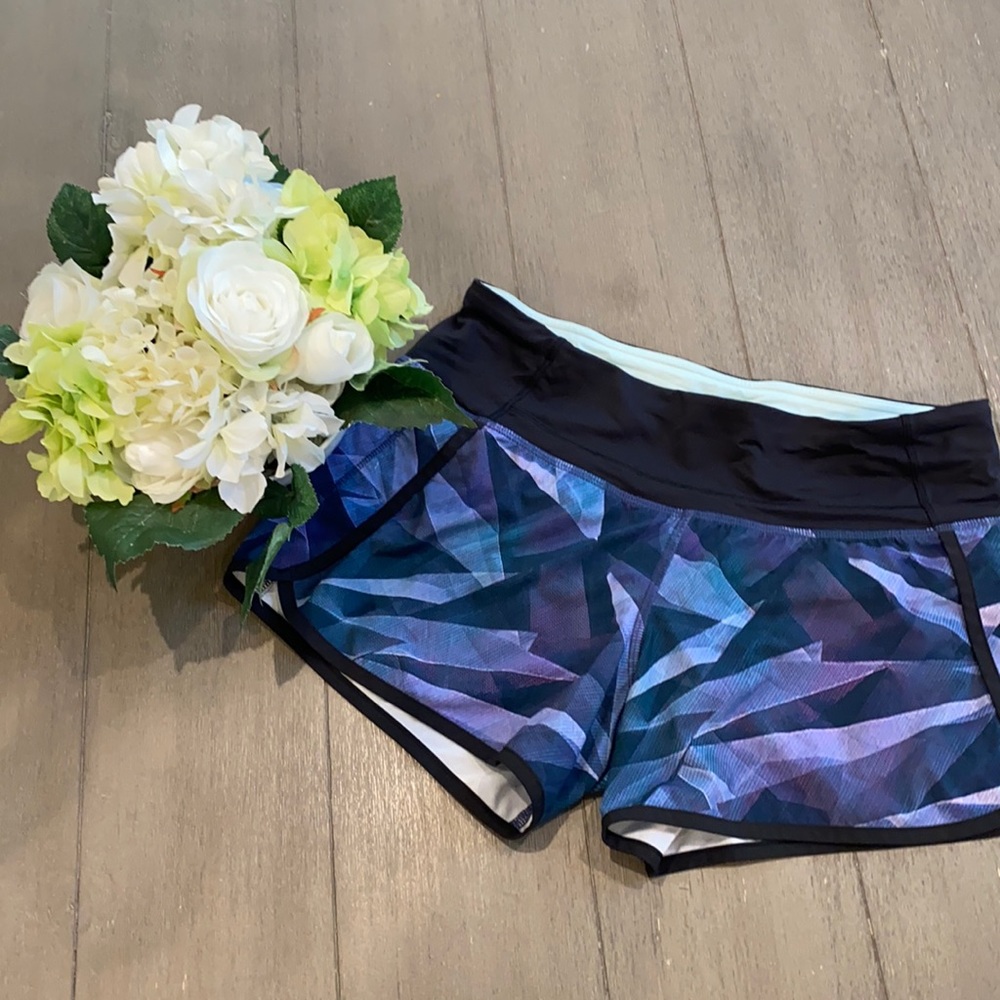 Lululemon 4” Speed Up Mid-Rise Short size 4
